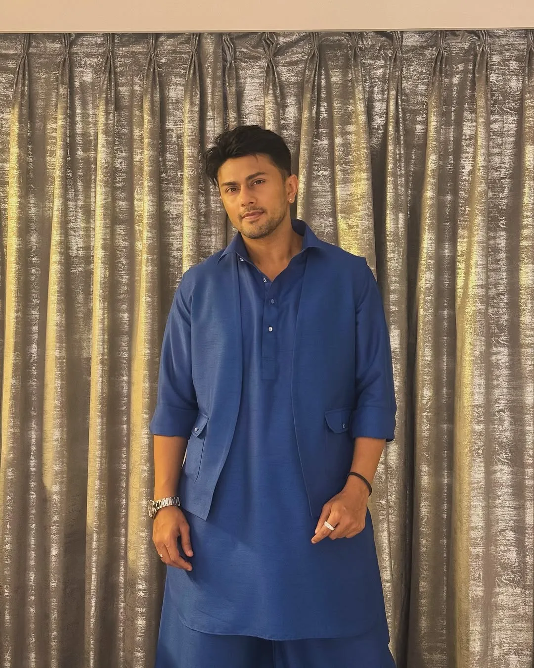 Awez Darbar Biography 2026