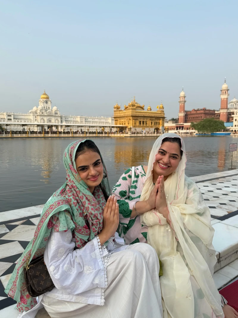 Ruhanika Dhawan with mother